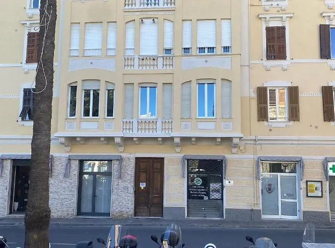 Casa Celeste, Bilocale Nel Pieno Centro Di Алассио
